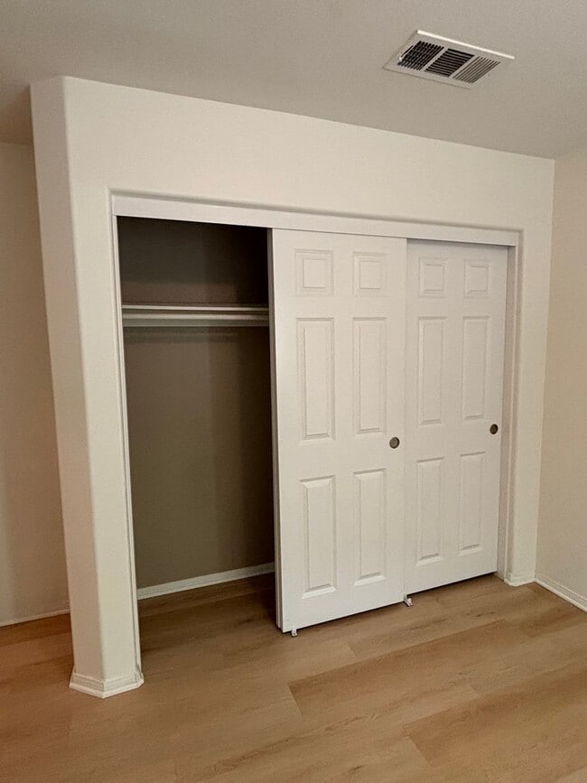 Building Photo - Move-In Ready 4 Bedroom Home Perfect for Professionals & Families