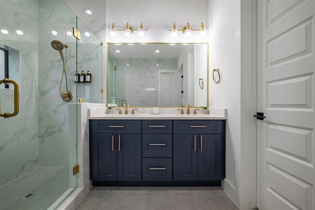 Building Photo - 1305 E 27th St