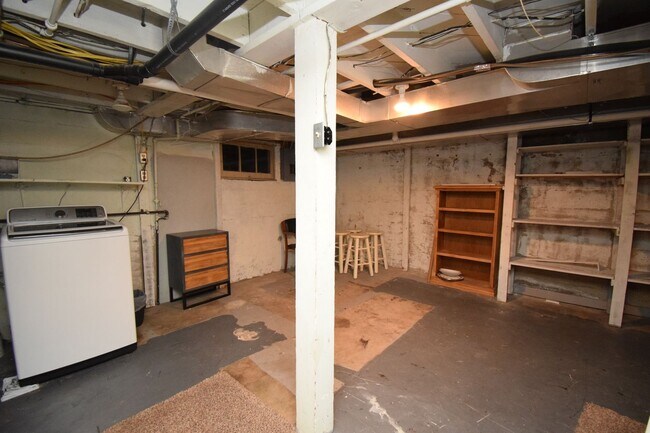Building Photo - 5806 Highland Dr