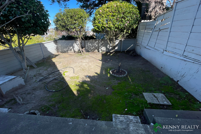 Building Photo - Three Bedroom with Private Yard and Patio