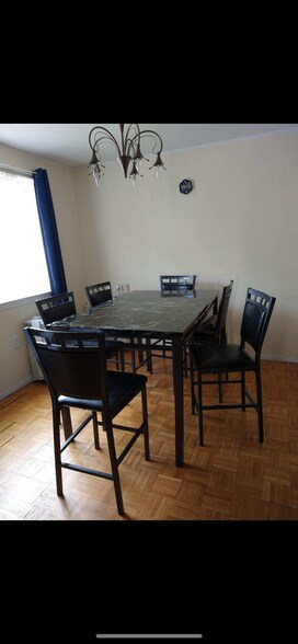 Building Photo - 893 Farmington Ave