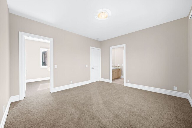 Building Photo - Elegant Dream Escape - Hills of Studio City