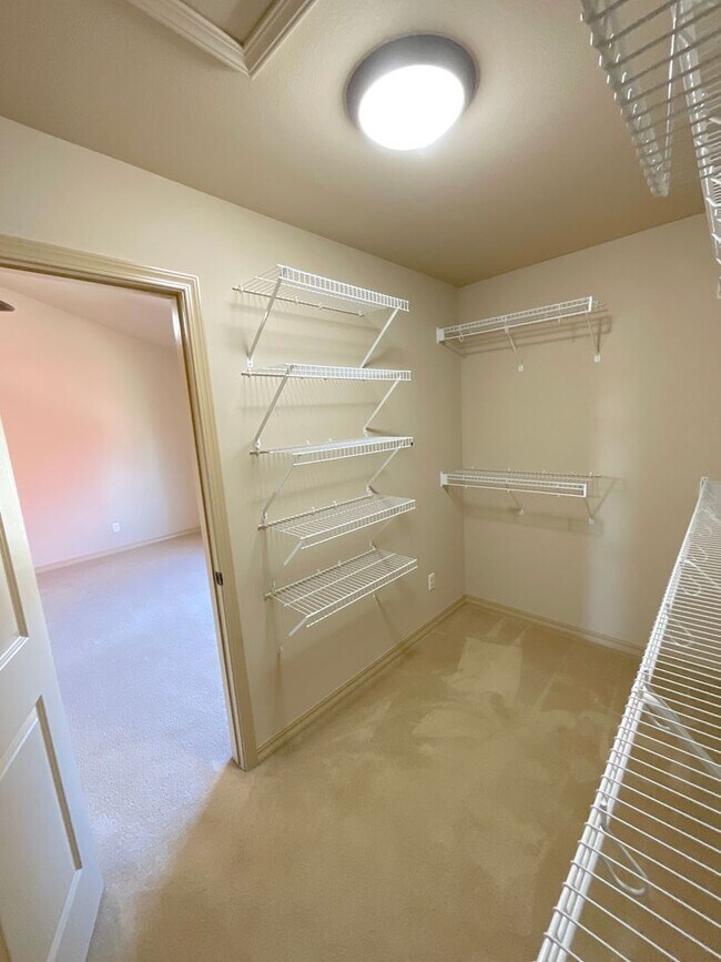 Building Photo - 4 Bedroom Home Available Near Barnes Rd & Peterson Rd!