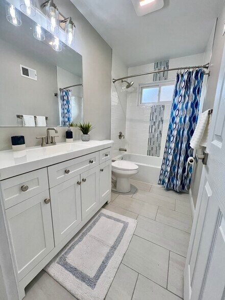 Building Photo - 417 Wenneker Dr