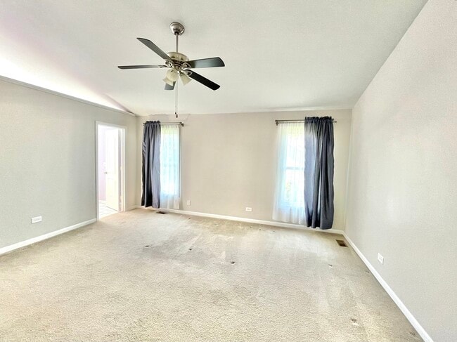 Building Photo - 2250 Lakeside Dr