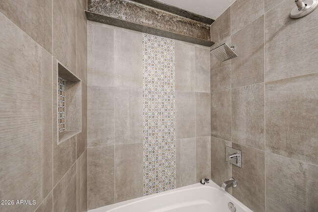 Building Photo - 353 E Thomas Rd