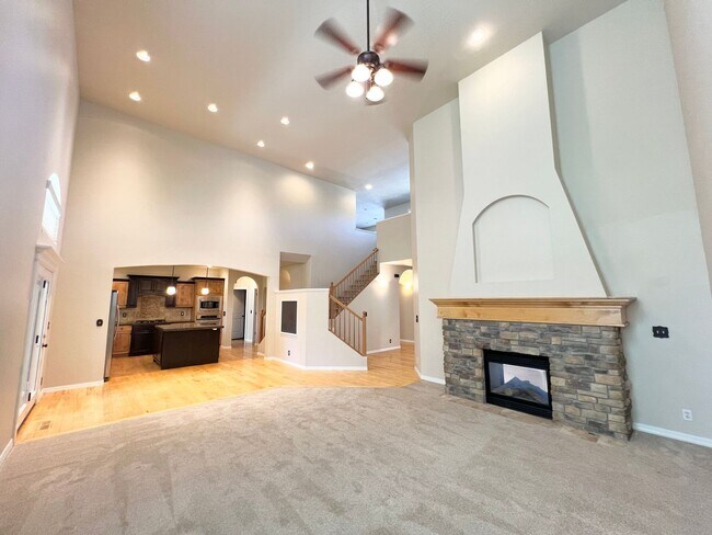 Building Photo - 5 Bed 3 Bath Bridge Tower Beauty