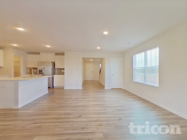 Building Photo - 1438 Cattleman Acrs Dr