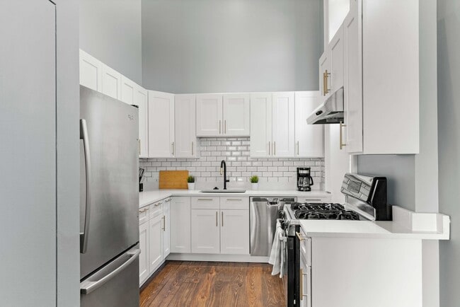 Building Photo - 1400 W Chestnut St