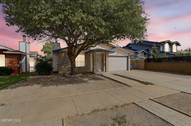 Building Photo - 1724 Gambel Quail Dr