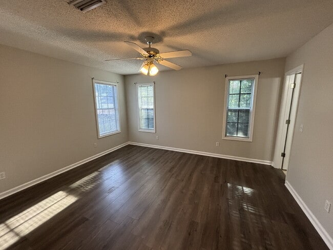 Building Photo - 165 Radford Cir