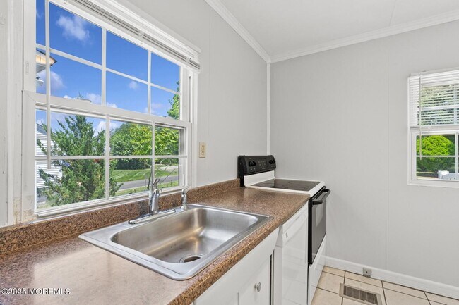 Building Photo - 565 Prospect Ave