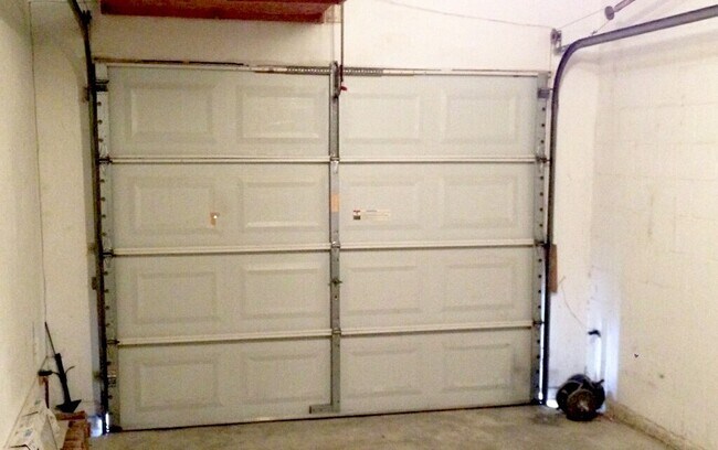 Building Photo - 5515 Strack Rd