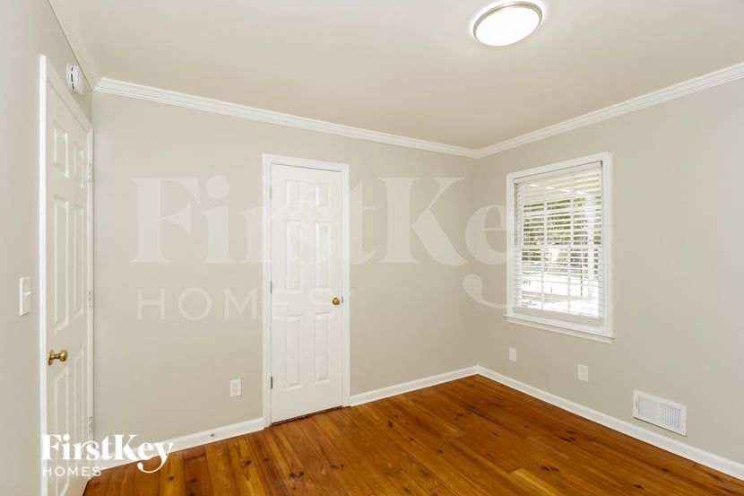 Building Photo - 4295 Hickory Point Dr