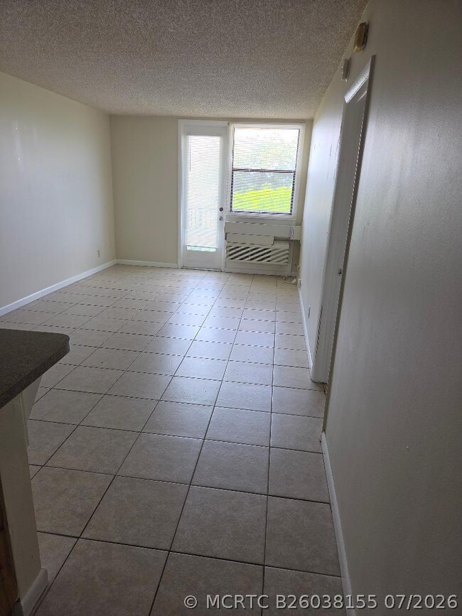 Building Photo - 2701 Riverside Dr