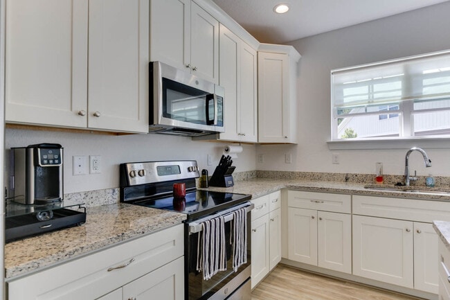 Building Photo - 2416 Trafton Pl