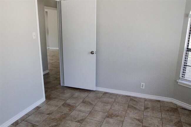 Building Photo - 2207 Lancaster Gate Cove