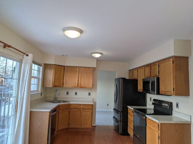 Building Photo - 906 Hamilton Rd