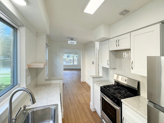 Building Photo - 332 N Smith St