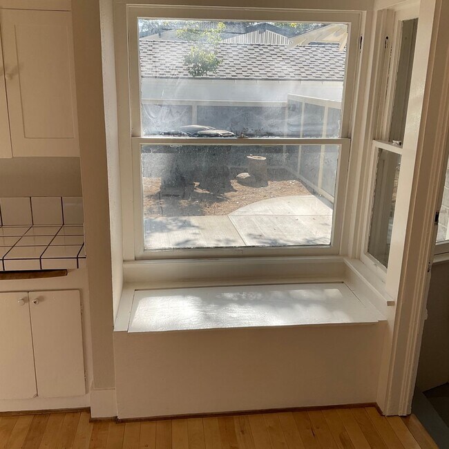 Building Photo - 272 S Grand St