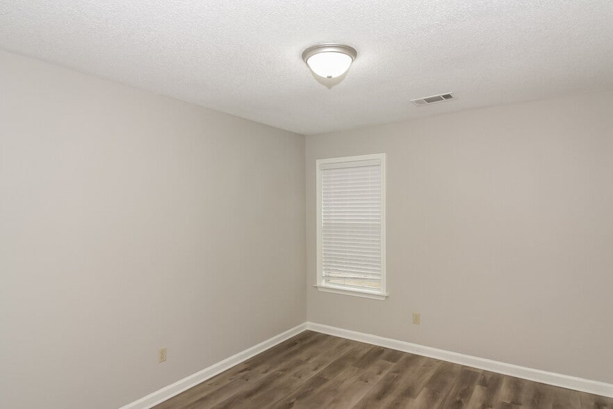 Building Photo - 1124 Dove Hollow Cir E