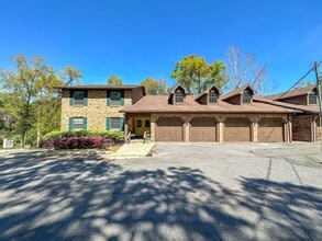Building Photo - 2 bedroom 2 bath condo w/ balcony & garage...