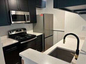 Building Photo - Spacious 2 bedroom Condo Uptown Charlotte  .( 500.00 off if you Move in by May 1, 2026)