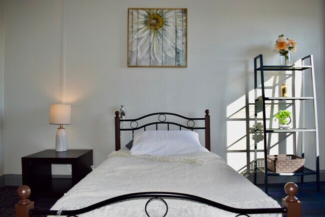 Building Photo - 274 Boulevard NE