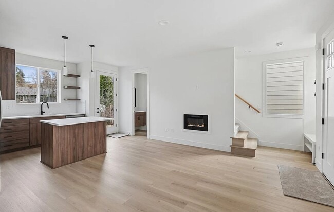 Building Photo - Beautiful Brand New Cottage - Modern Updates - Close to Washington Square