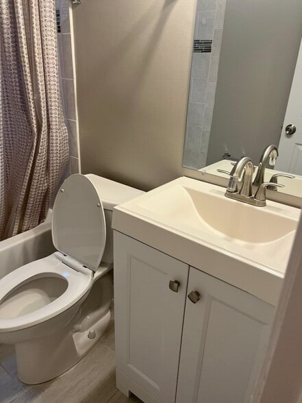 Building Photo - 2430 Iverson St