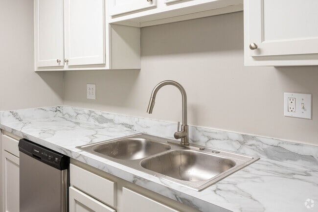 2BR, 1.5BA - 1,100 SF - Kitchen - Grinstead Manor