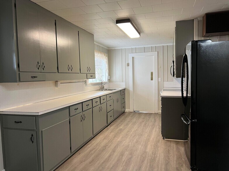 Building Photo - 310 Carbon City Rd