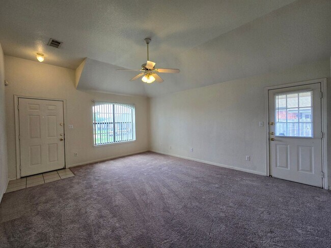 Building Photo - 3906 Hitchrock Dr
