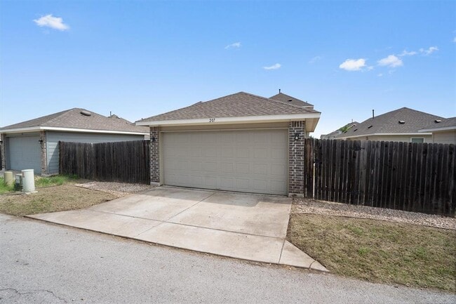 Building Photo - 207 Wainscot Oak Wy