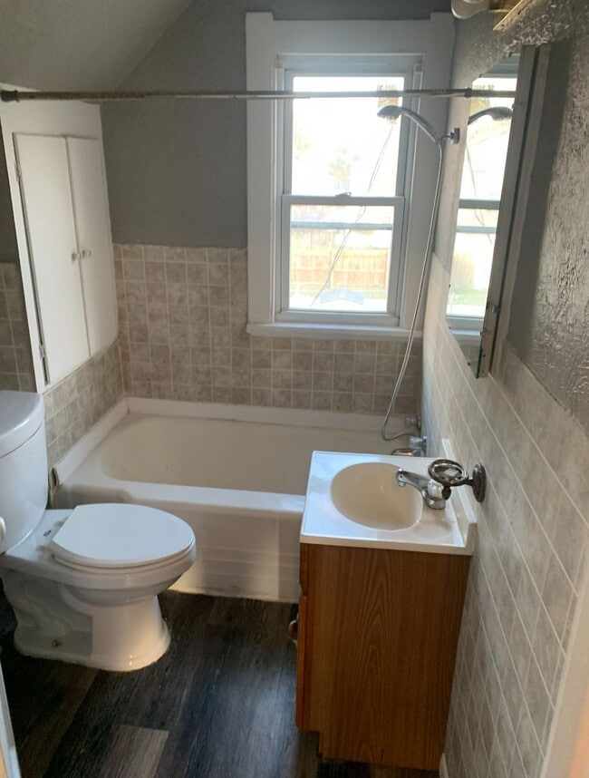 Building Photo - 3 Bed 1 Bath