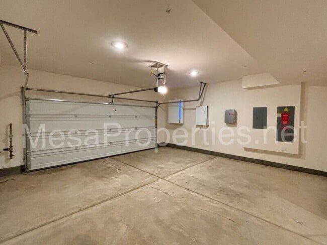 Building Photo - 8407 Gabrielino Ct