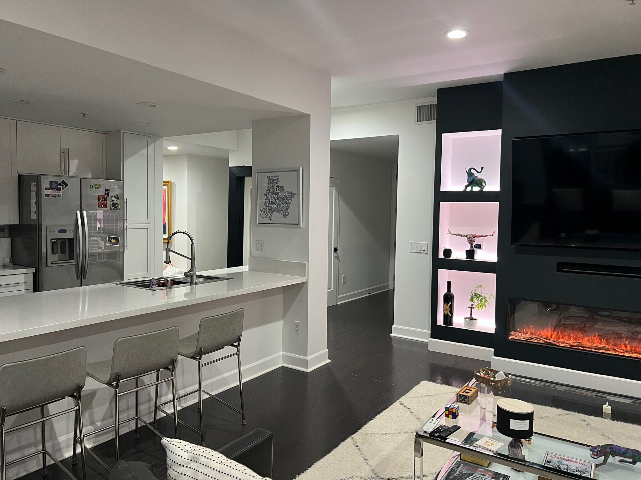 Building Photo - 300 E 4th St