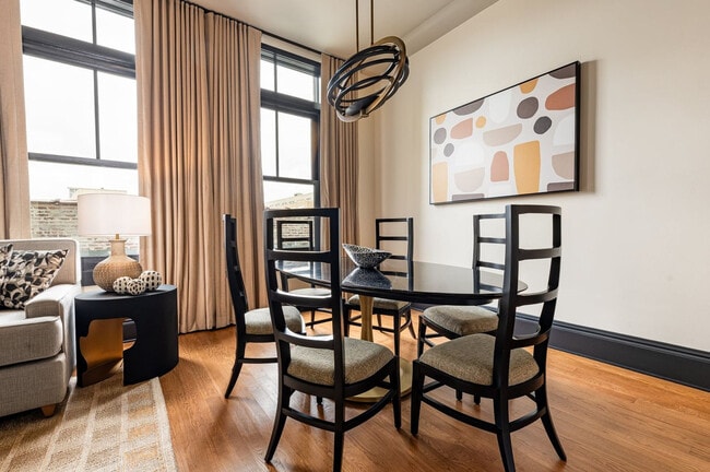 Building Photo - 1011 Canal St