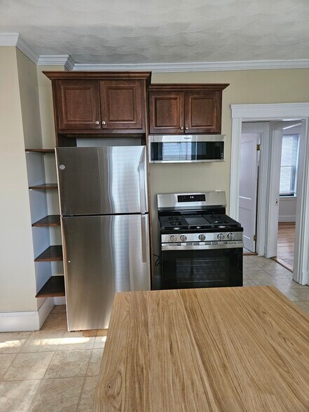 New Stainless Steel Appliances - 1495 River St