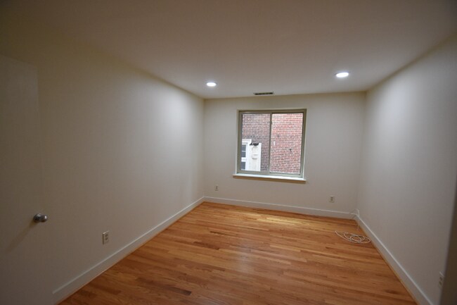 Building Photo - 322-26 Bainbridge St