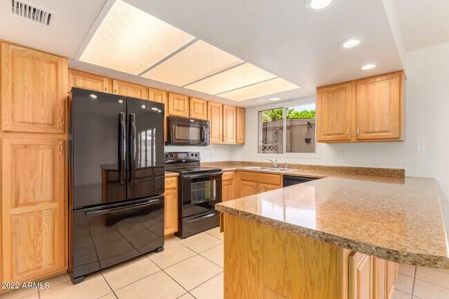 Building Photo - 8548 E McDonald Dr