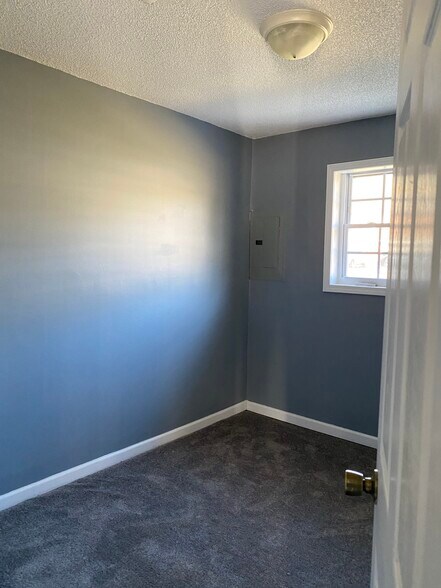 Building Photo - 316 Laurel Ave