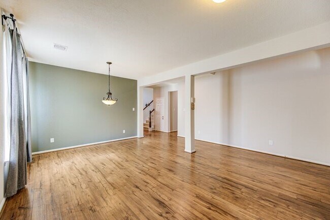 Building Photo - 5918 Rivergrove Bend Dr