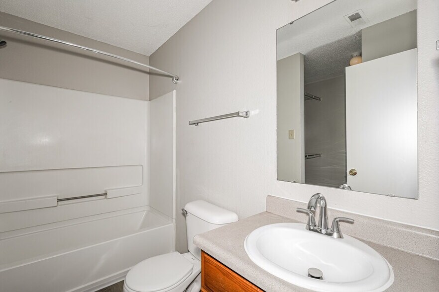 Building Photo - 3015 Redland Ln