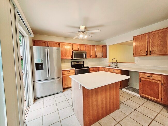 Building Photo - 435 Oakton Way