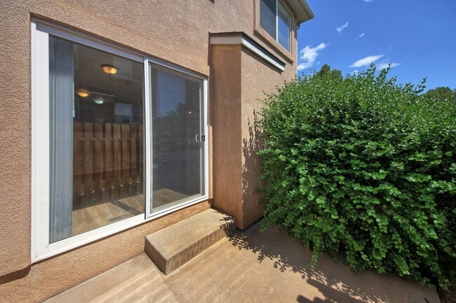 Building Photo - Low-Maintenance Living in Colorado Springs