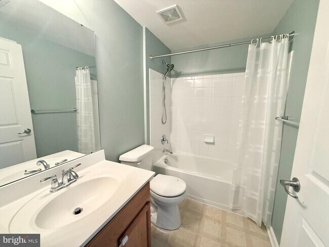 Building Photo - 9407 ASTON Vlg