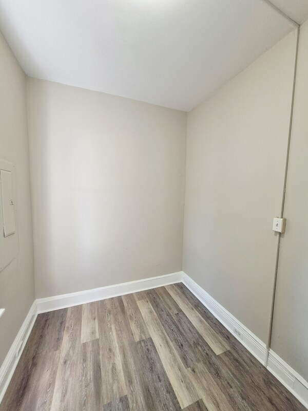 Building Photo - 3209 3rd Ave