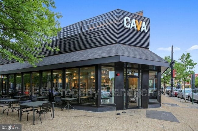 Building Photo - 1037 5th St NE