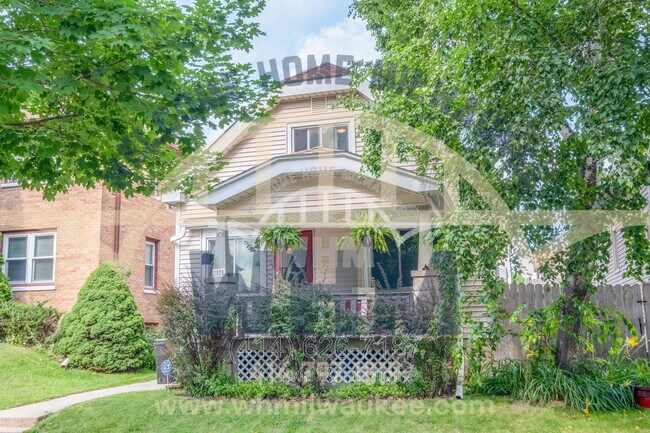 Building Photo - 2829 S Greeley St